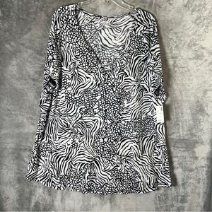 Women's Black & White Abstract Print V-Neck Top